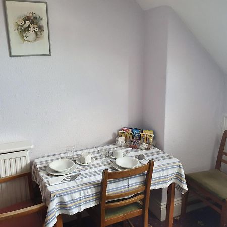 Dove Court Mini Lodge Алмъндсбъри Екстериор снимка