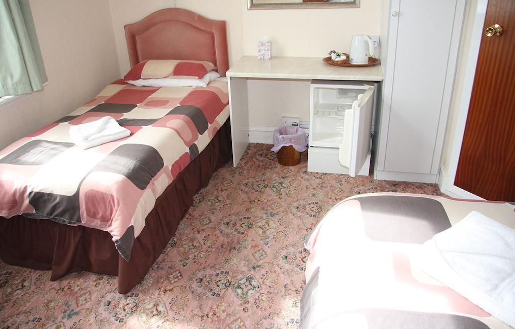 Dove Court Mini Lodge Алмъндсбъри Екстериор снимка