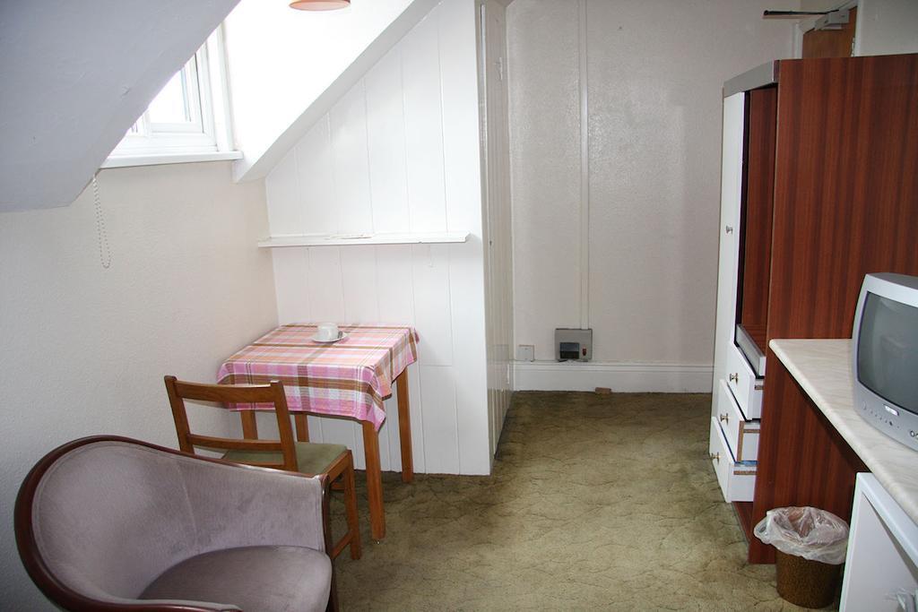 Dove Court Mini Lodge Алмъндсбъри Екстериор снимка