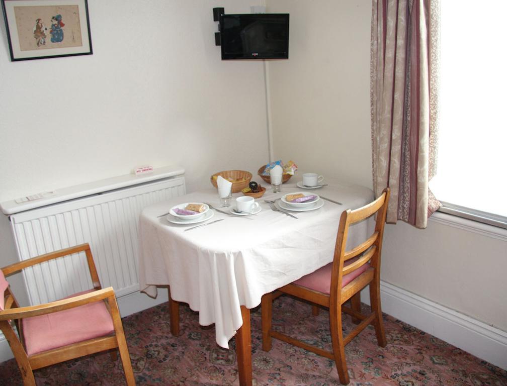 Dove Court Mini Lodge Алмъндсбъри Стая снимка